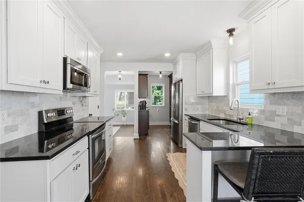 $469,950 | 1233 West 72 Street, Kansas City, MO 64114
