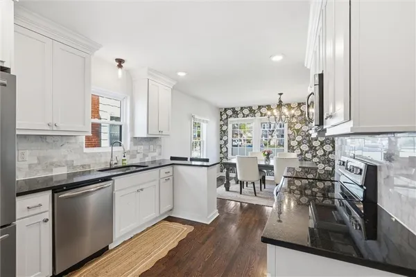 $469,950 | 1233 West 72 Street, Kansas City, MO 64114