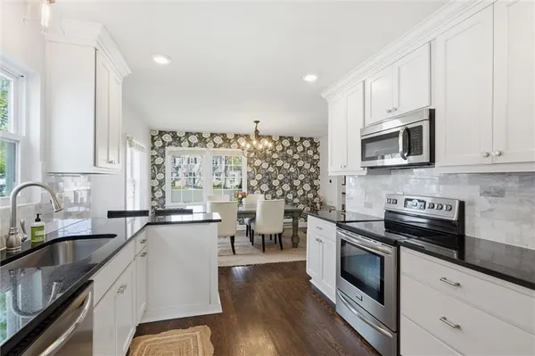 $469,950 | 1233 West 72 Street, Kansas City, MO 64114