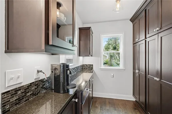 $469,950 | 1233 West 72 Street, Kansas City, MO 64114