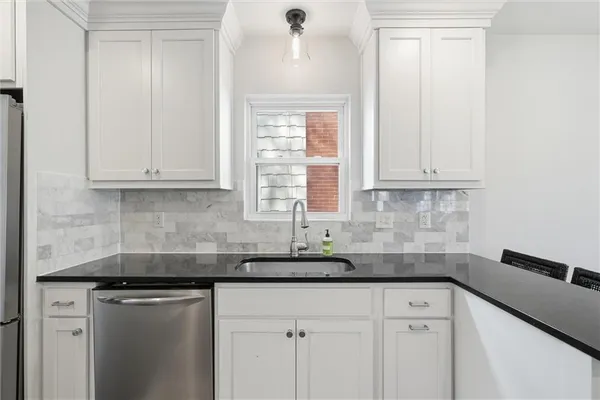 $469,950 | 1233 West 72 Street, Kansas City, MO 64114