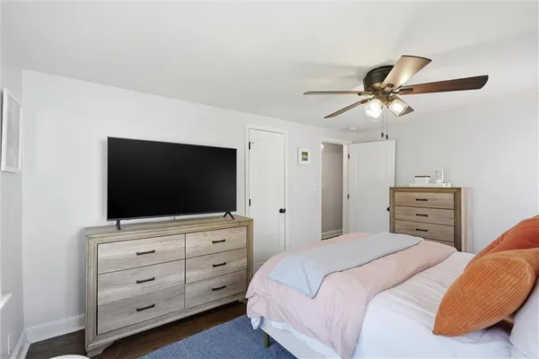 $469,950 | 1233 West 72 Street, Kansas City, MO 64114