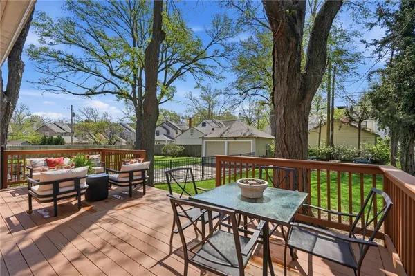 $469,950 | 1233 West 72 Street, Kansas City, MO 64114