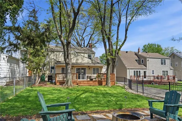 $469,950 | 1233 West 72 Street, Kansas City, MO 64114