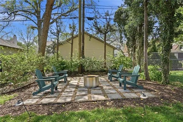 $469,950 | 1233 West 72 Street, Kansas City, MO 64114