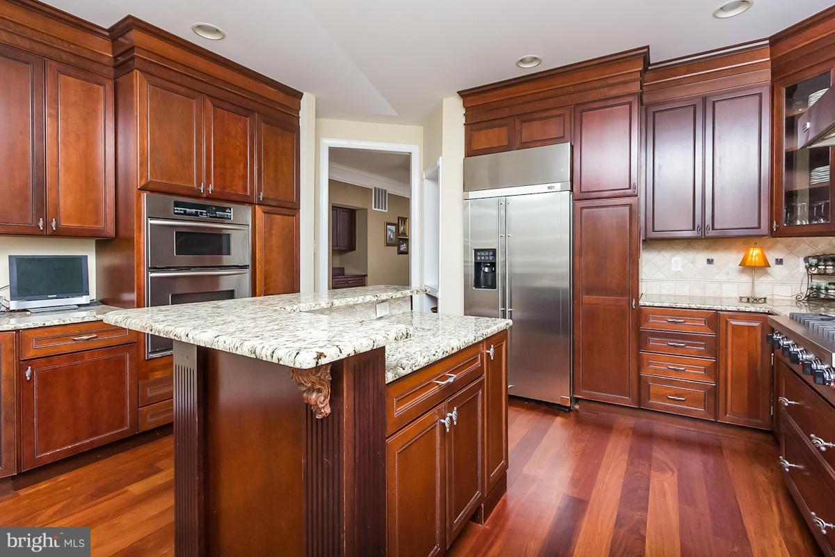 1202 Western Run Road Cockeysville, MD 21030 - Photo 13 of 29 Kitchen w/center island workspace