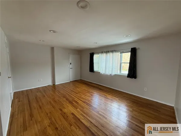 $2,300 | 37 Judson Street, Unit 8A, Edison, NJ 08837