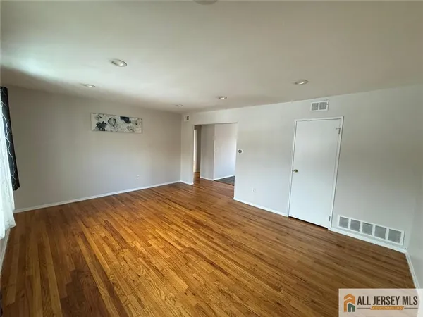 $2,300 | 37 Judson Street, Unit 8A, Edison, NJ 08837