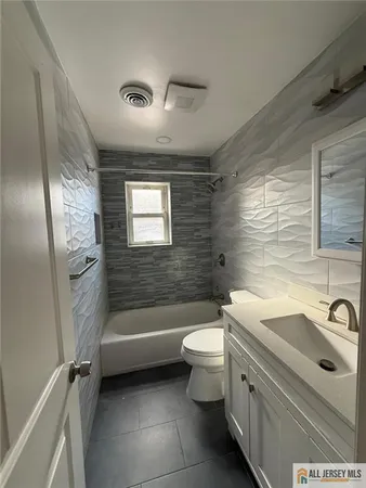 $2,300 | 37 Judson Street, Unit 8A, Edison, NJ 08837