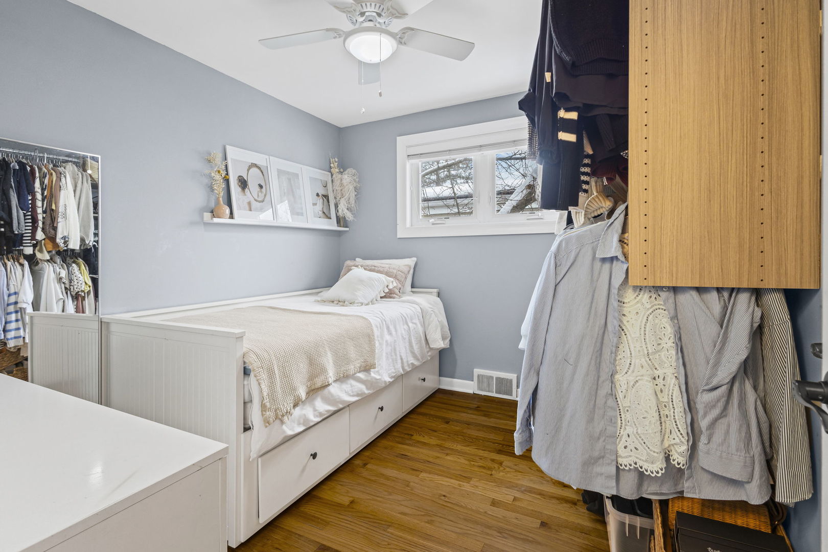 42 West Taylor Road Lombard, IL 60148 - Photo 20 of 36 a bedroom with a bed and a painting on the wall