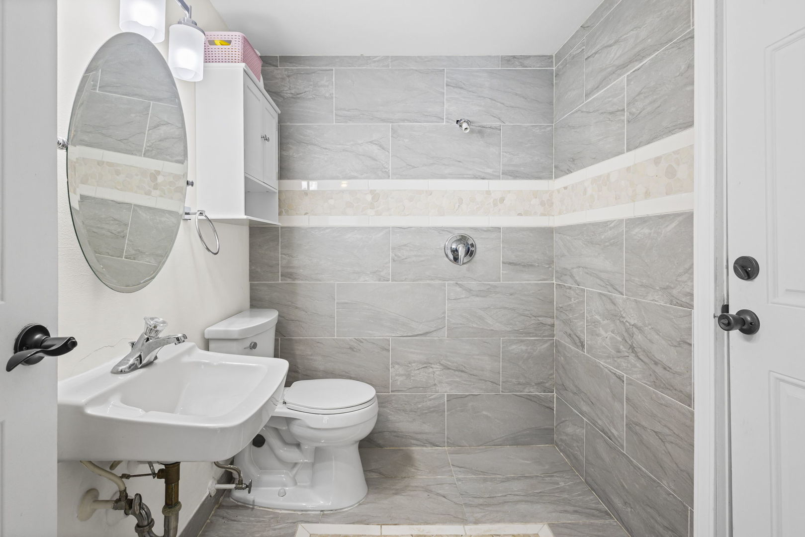 42 West Taylor Road Lombard, IL 60148 - Photo 25 of 36 a bathroom with a sink a toilet and shower