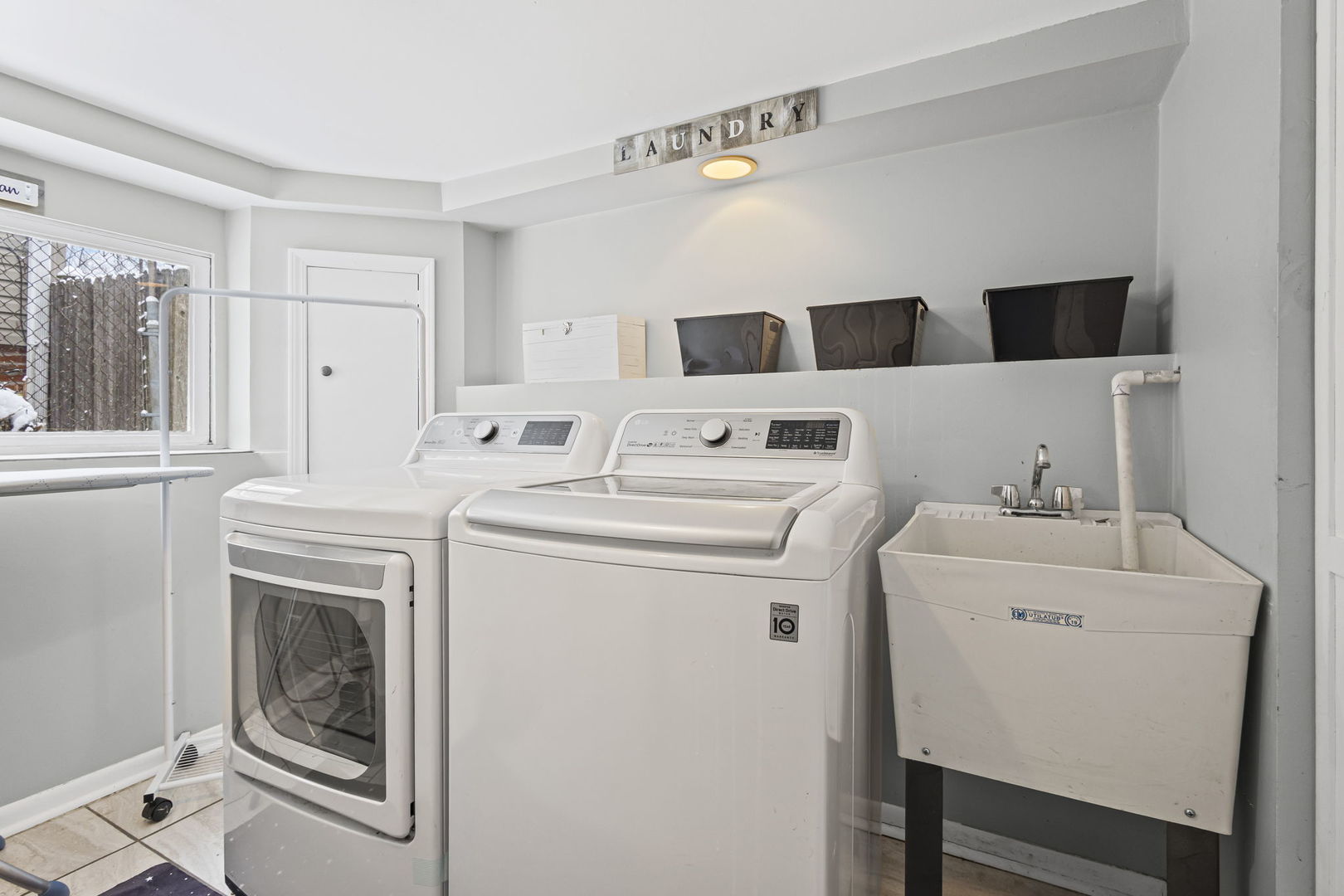 42 West Taylor Road Lombard, IL 60148 - Photo 26 of 36 a utility room with dryer and washer