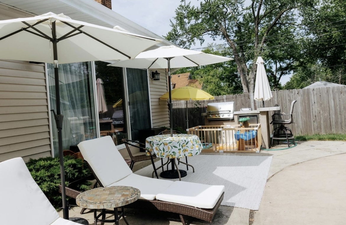 42 West Taylor Road Lombard, IL 60148 - Photo 30 of 36 a view of a patio with table and chairs under an umbrella