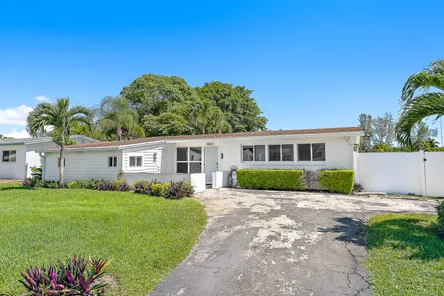 a view of a house with a big yard