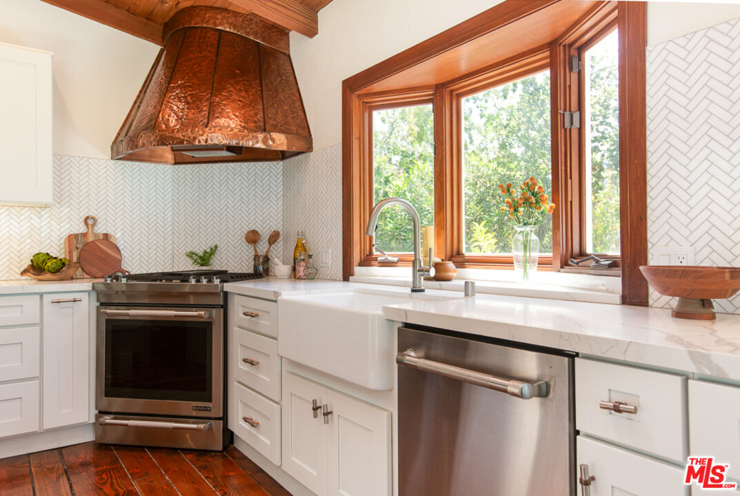 993 Glen Oaks Boulevard Pasadena, CA 91105 - Photo 11 of 49