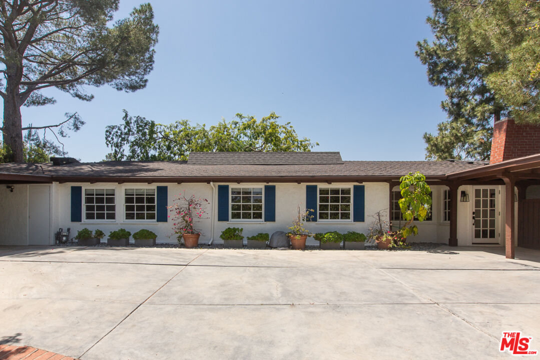 993 Glen Oaks Boulevard Pasadena, CA 91105 - Photo 2 of 49