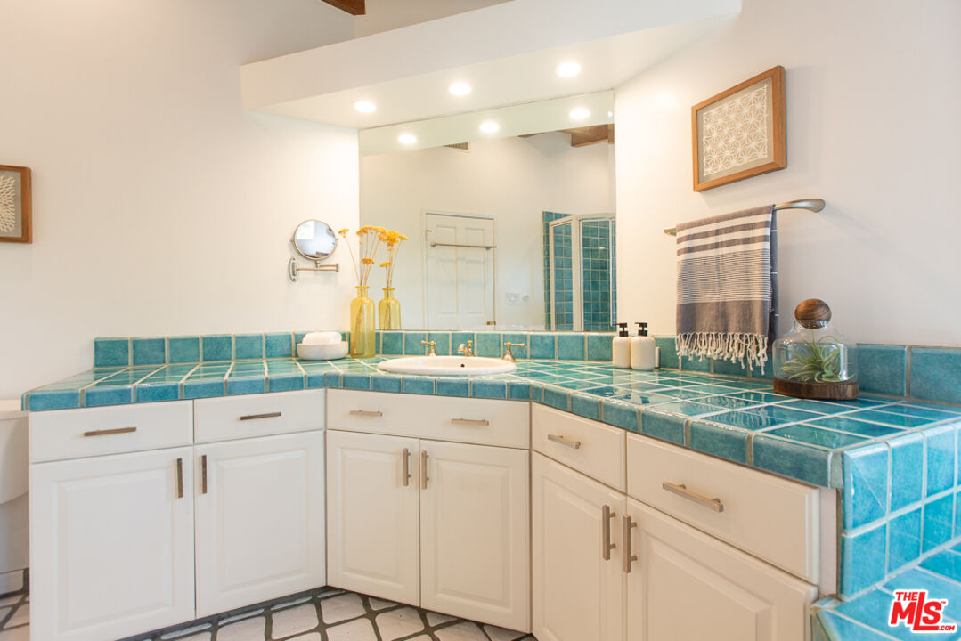 993 Glen Oaks Boulevard Pasadena, CA 91105 - Photo 22 of 49