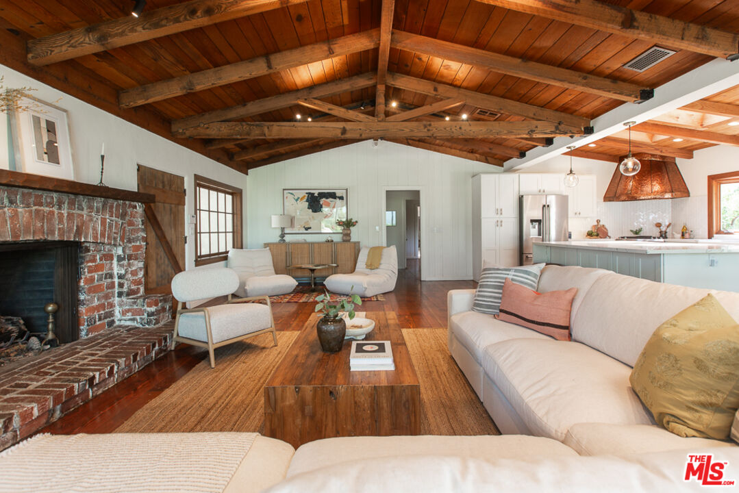 993 Glen Oaks Boulevard Pasadena, CA 91105 - Photo 5 of 49