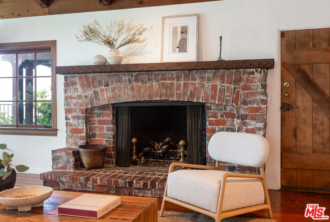 993 Glen Oaks Boulevard Pasadena, CA 91105 - Photo 6 of 49