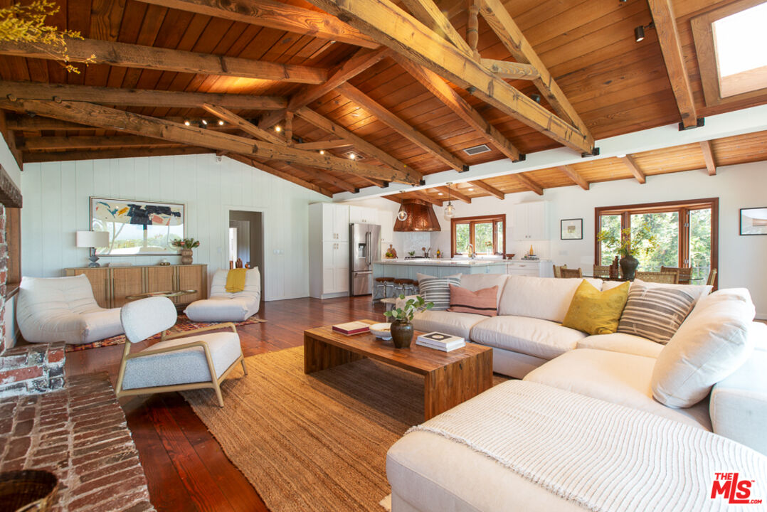 993 Glen Oaks Boulevard Pasadena, CA 91105 - Photo 7 of 49