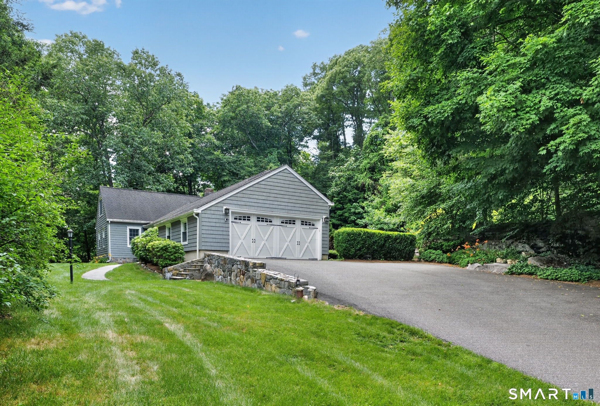 37 North Pleasant Rise Brookfield, CT 06804 - Photo 2 of 32