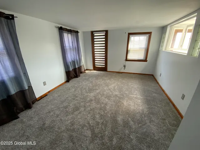 $335,900 | 26 Halfmoon Drive, Halfmoon, NY 12188