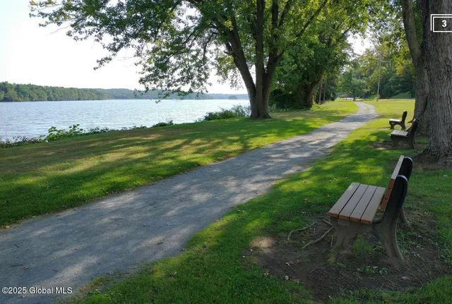 $335,900 | 26 Halfmoon Drive, Halfmoon, NY 12188