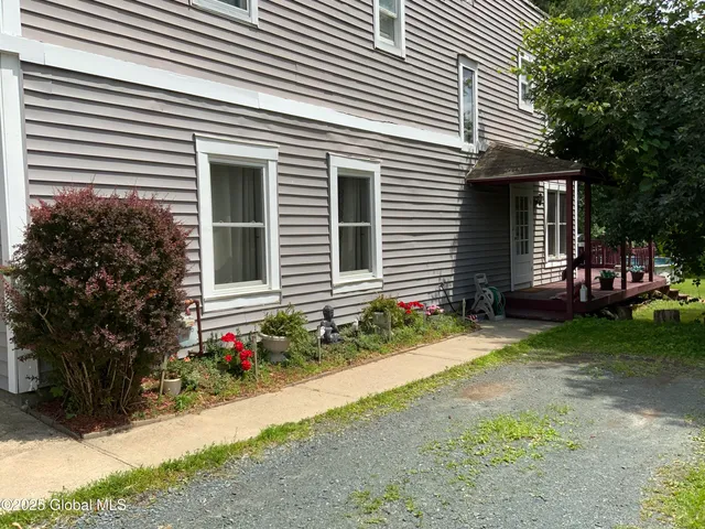 $335,900 | 26 Halfmoon Drive, Halfmoon, NY 12188