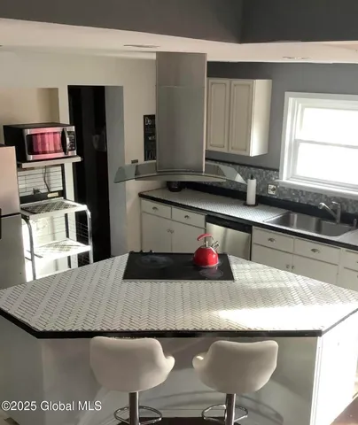 $335,900 | 26 Halfmoon Drive, Halfmoon, NY 12188