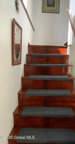 $335,900 | 26 Halfmoon Drive, Halfmoon, NY 12188