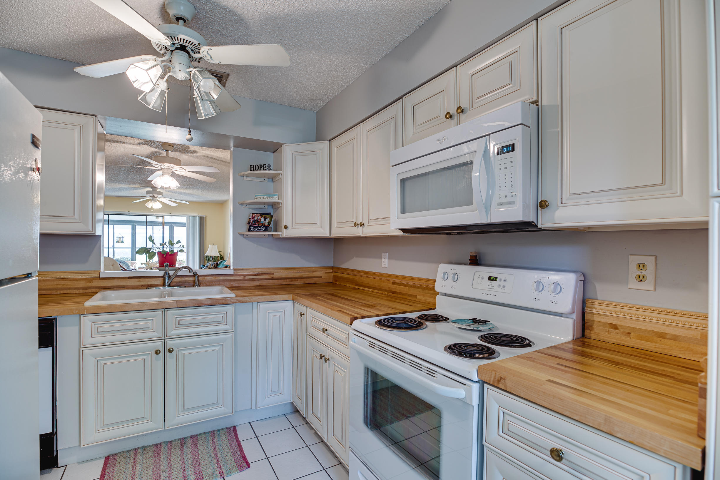 6008 Indrio Road, Unit C8 Fort Pierce, FL 34946 - Photo 5 of 32 Kitchen