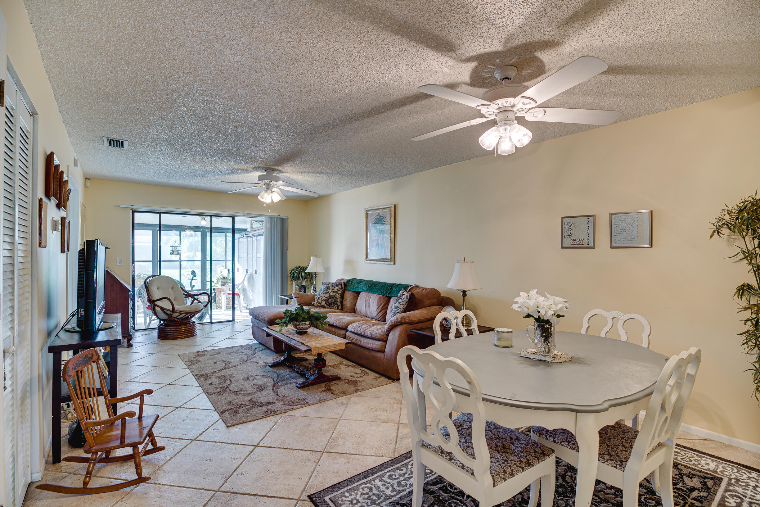 6008 Indrio Road, Unit C8 Fort Pierce, FL 34946 - Photo 8 of 32 Living room