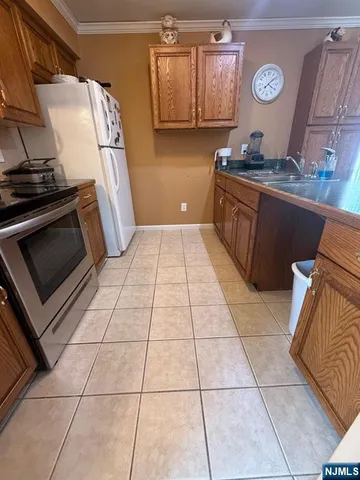 $750,000 | 2-02 Fair Lawn Avenue, Fair Lawn, NJ 07410