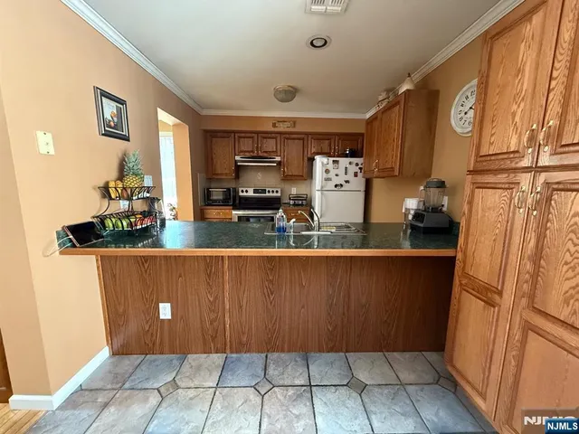 $750,000 | 2-02 Fair Lawn Avenue, Fair Lawn, NJ 07410