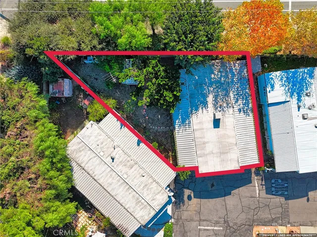 a view of an outdoor space