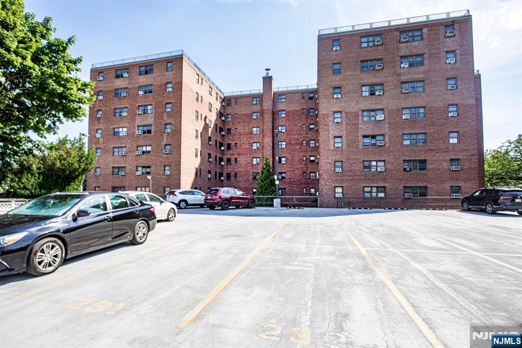 208 Anderson Street, Unit S2F Hackensack, NJ 07601 - Photo 12 of 33