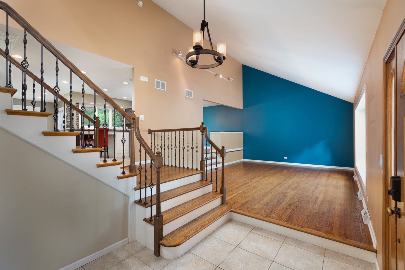 729 East Bauer Road Naperville, IL 60563 - Photo 5 of 57 a view of entryway and hall