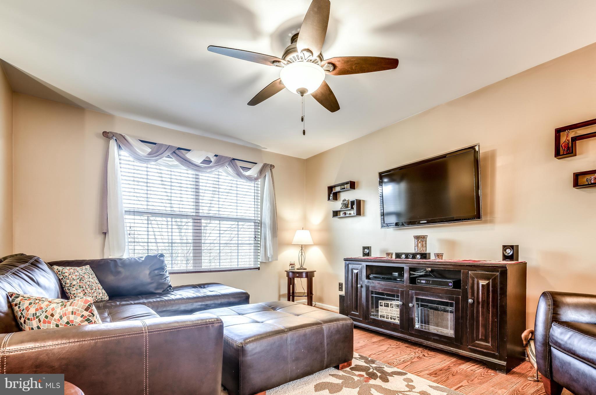 2936 Bachman Road Manchester, MD 21102 - Photo 11 of 30 Living Room