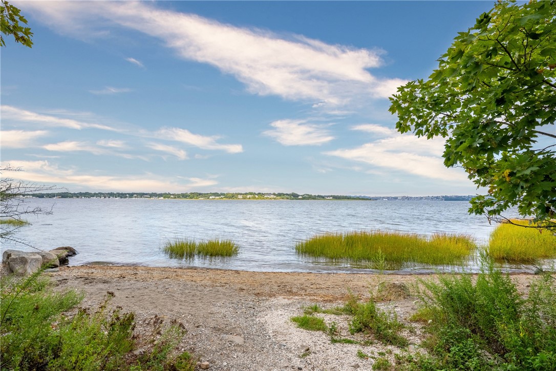 11 Stonegate Road Warren, RI 02885 - Photo 42 of 44 beach at end of road