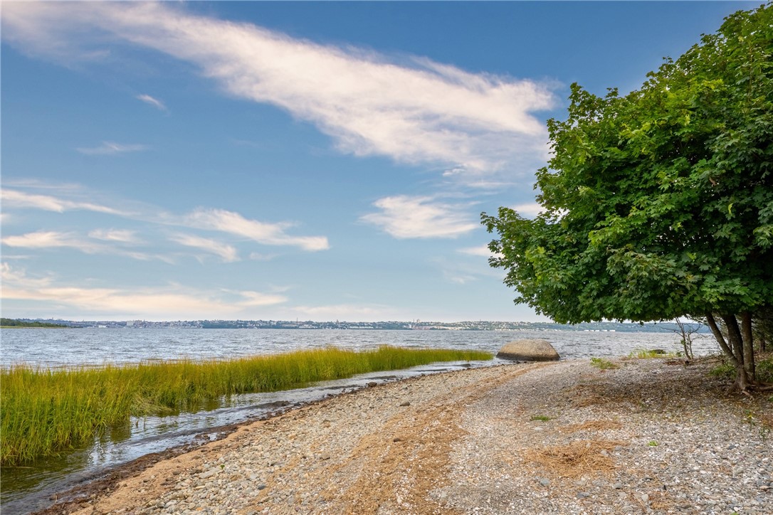11 Stonegate Road Warren, RI 02885 - Photo 43 of 44 beach at end of road