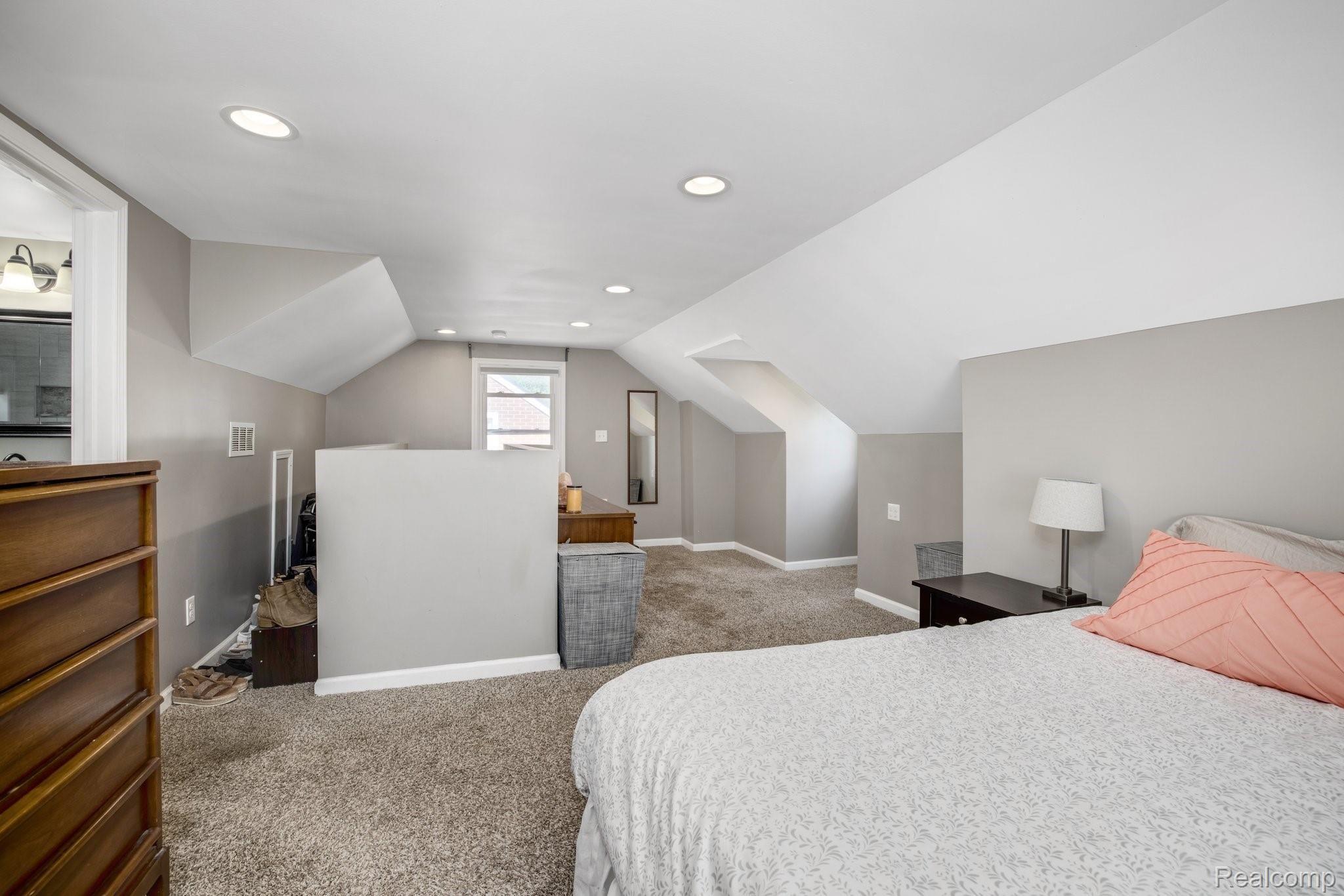 2432 Harvard Road Berkley, MI 48072 - Photo 14 of 32 2432 Harvard Master Suite