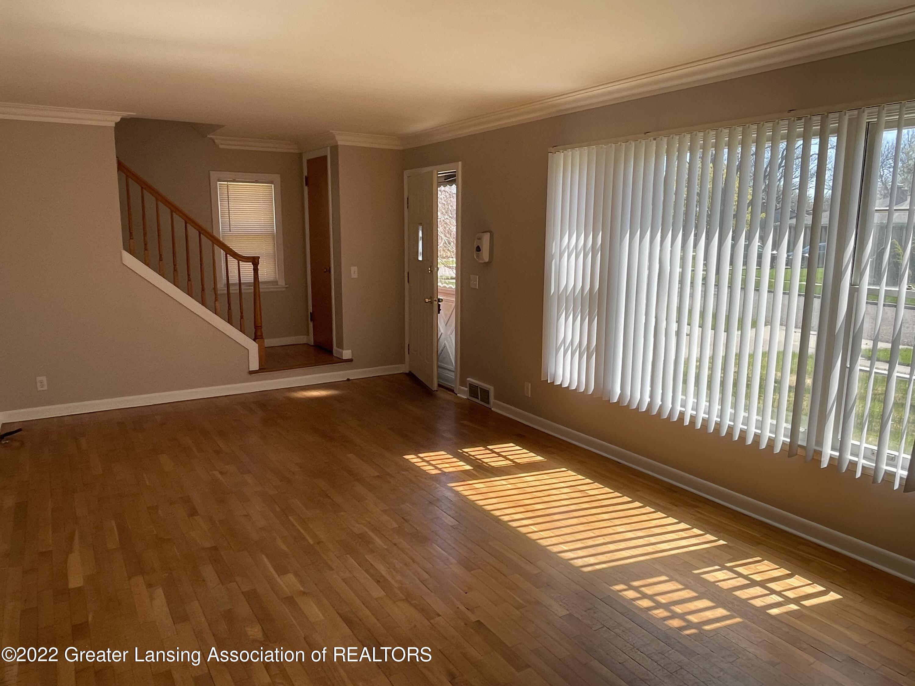 2310 Fairfax Road Lansing, MI 48910 - Photo 7 of 28 IMG_4121