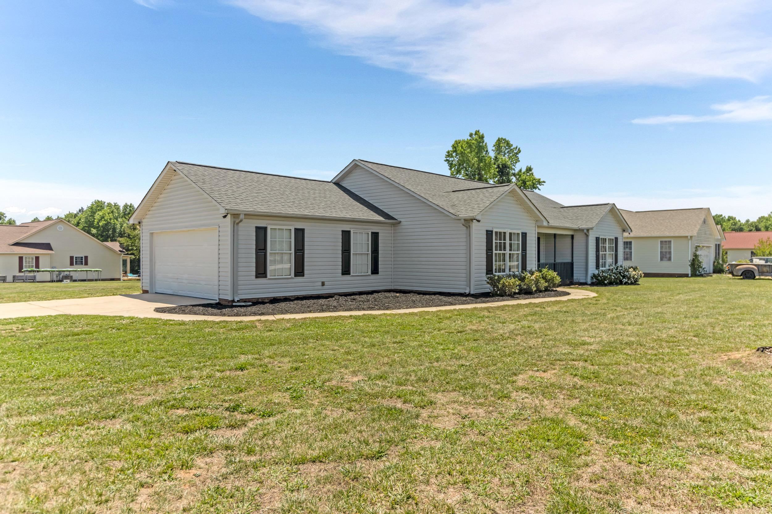 1105 Robbs School Road Gaffney, SC 29341 - Photo 3 of 36