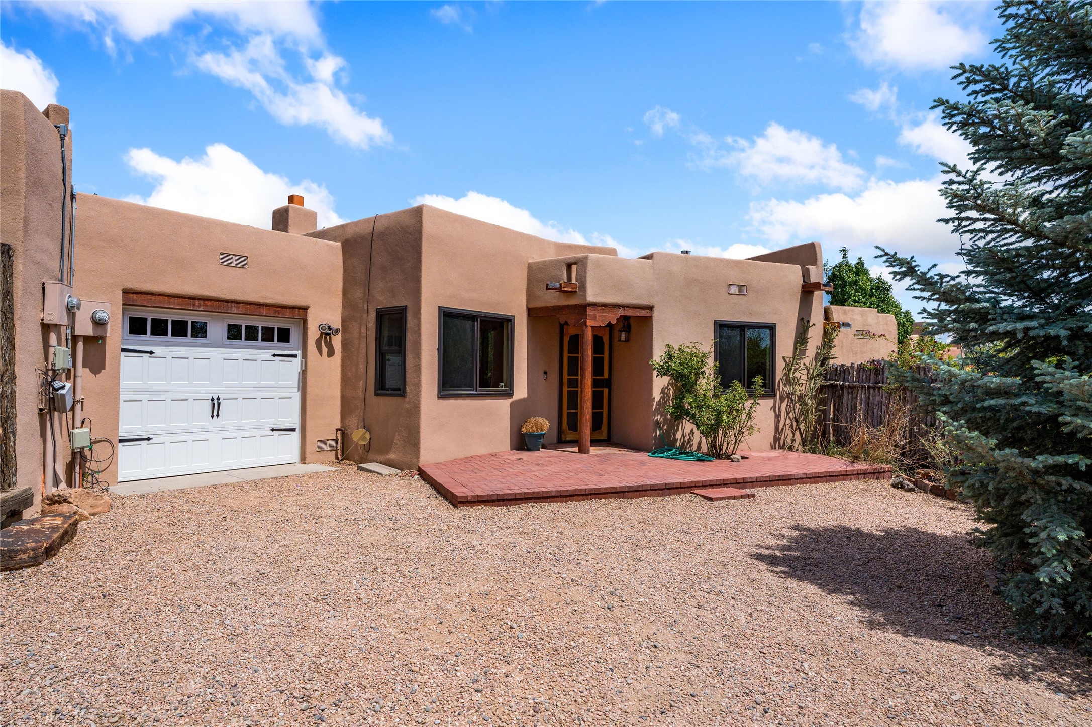 121 Del Rio Drive Santa Fe, NM 87501 - Photo 2 of 24