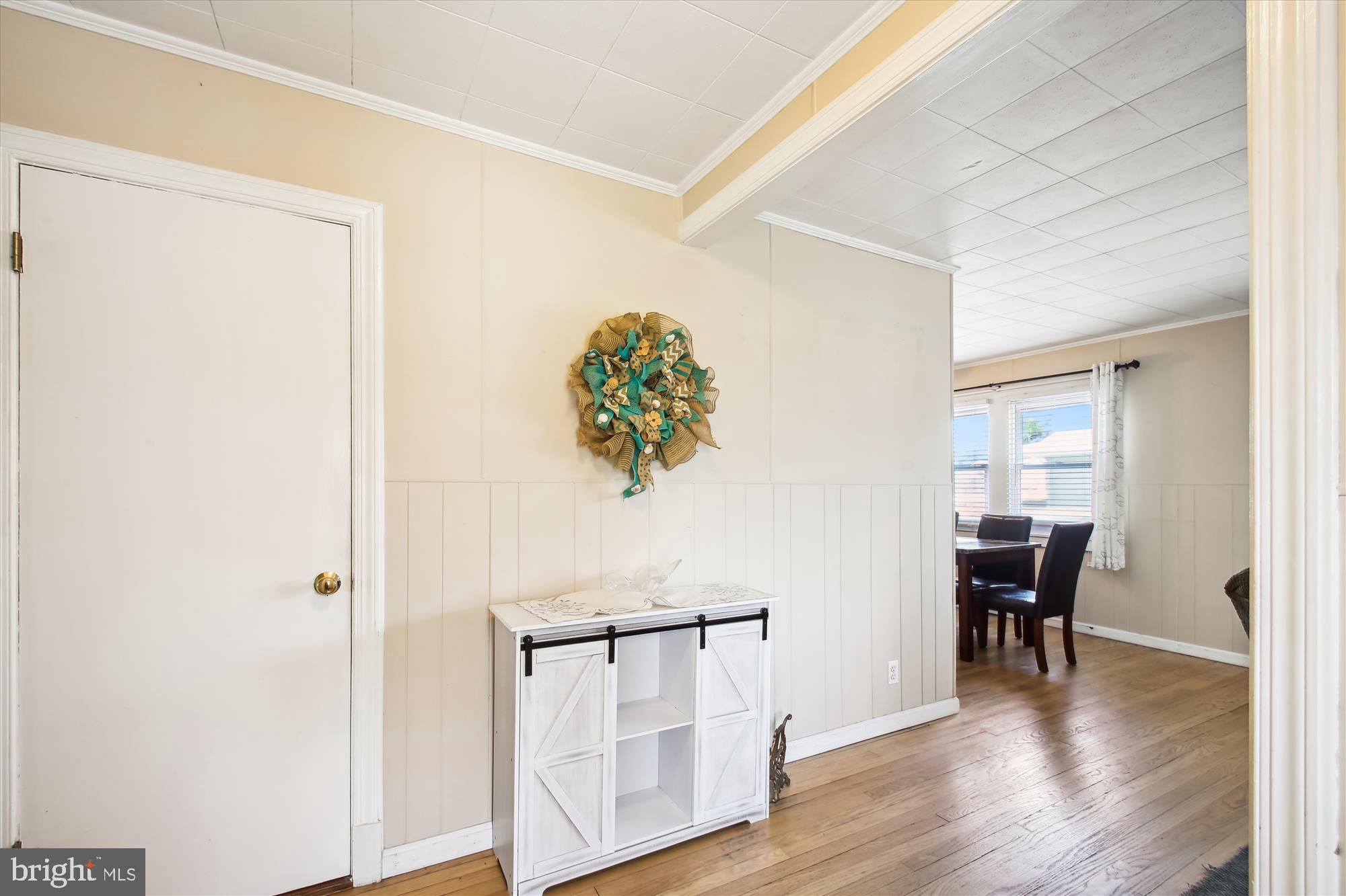 18 Homeland Road Pasadena, MD 21122 - Photo 3 of 40 Foyer