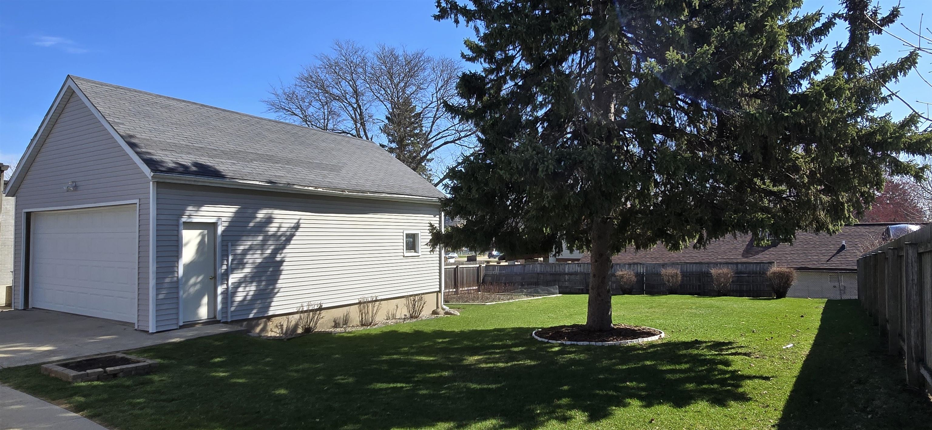 105 Bacon Street Waunakee, WI 53597 - Photo 38 of 49