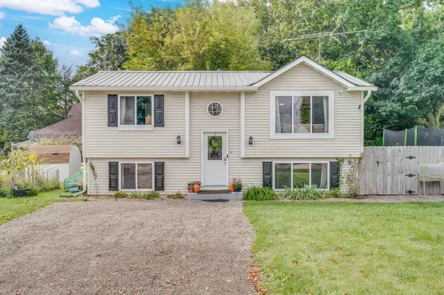 $299,900 | 11510 270th Avenue, Salem Lakes, WI 53179