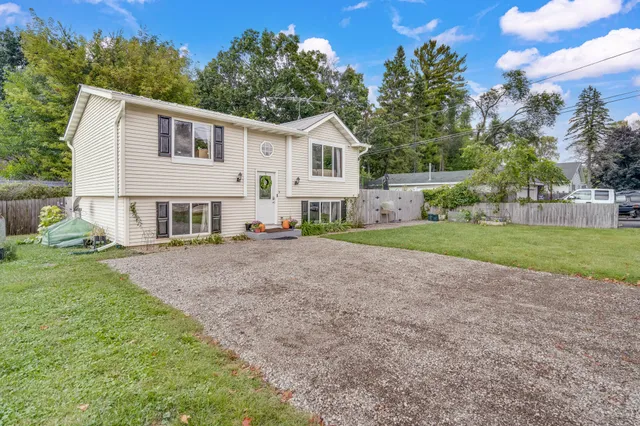 $299,900 | 11510 270th Avenue, Salem Lakes, WI 53179