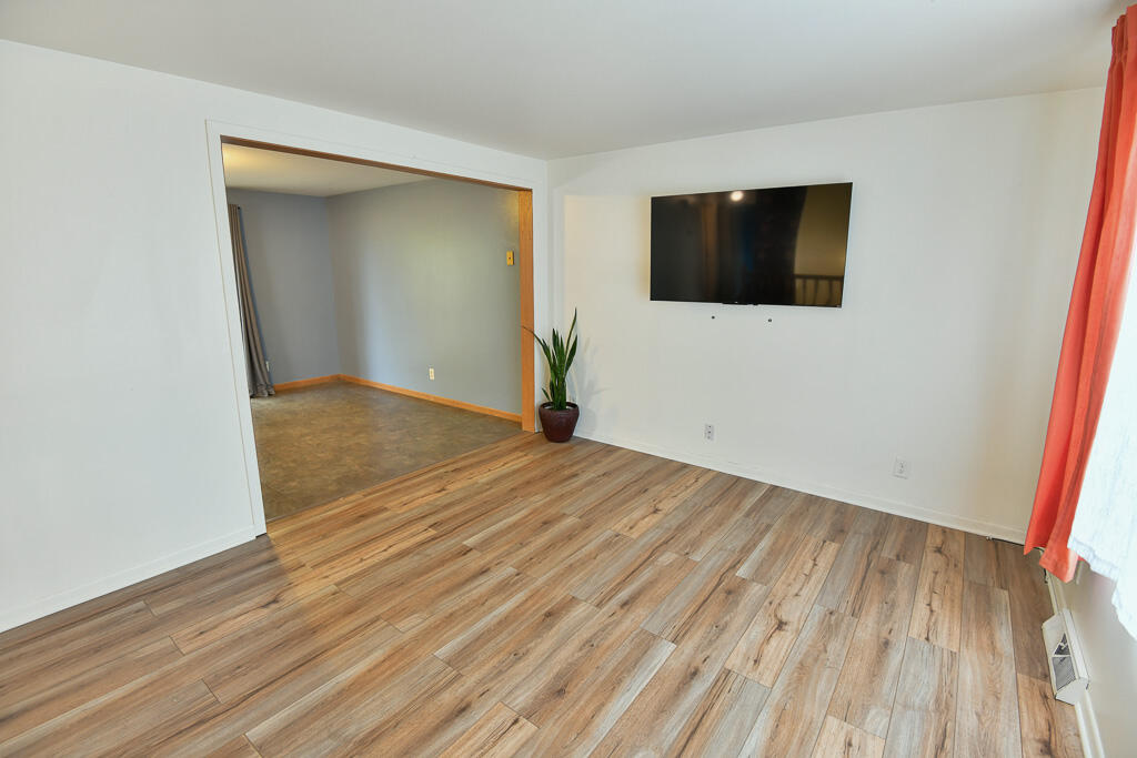 11510 270th Avenue Salem Lakes, WI 53179 - Photo 3 of 22 UPPER LEVEL LIVING ROOM