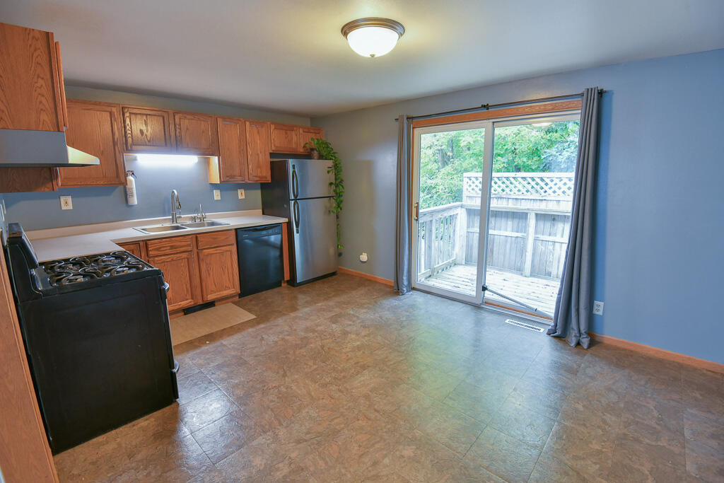 11510 270th Avenue Salem Lakes, WI 53179 - Photo 7 of 22 PATIO DOORS TO DECK